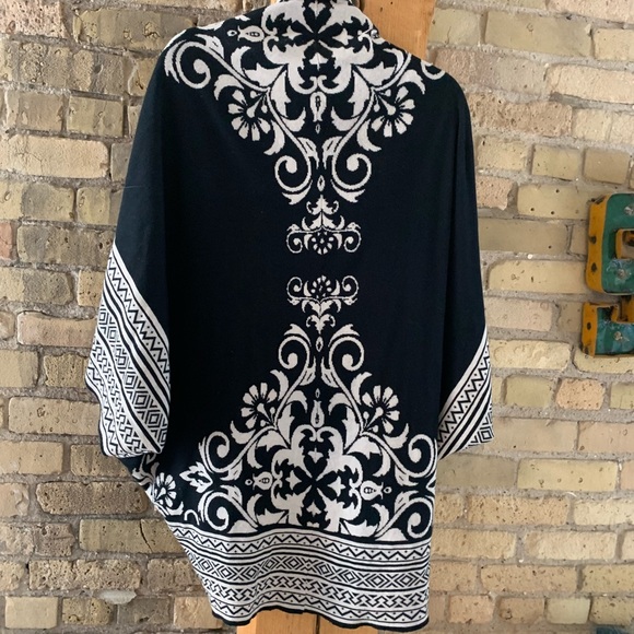 🎉HP🎉 A. Peach Mixed Print Oversized Open Front Cape - Picture 2 of 6